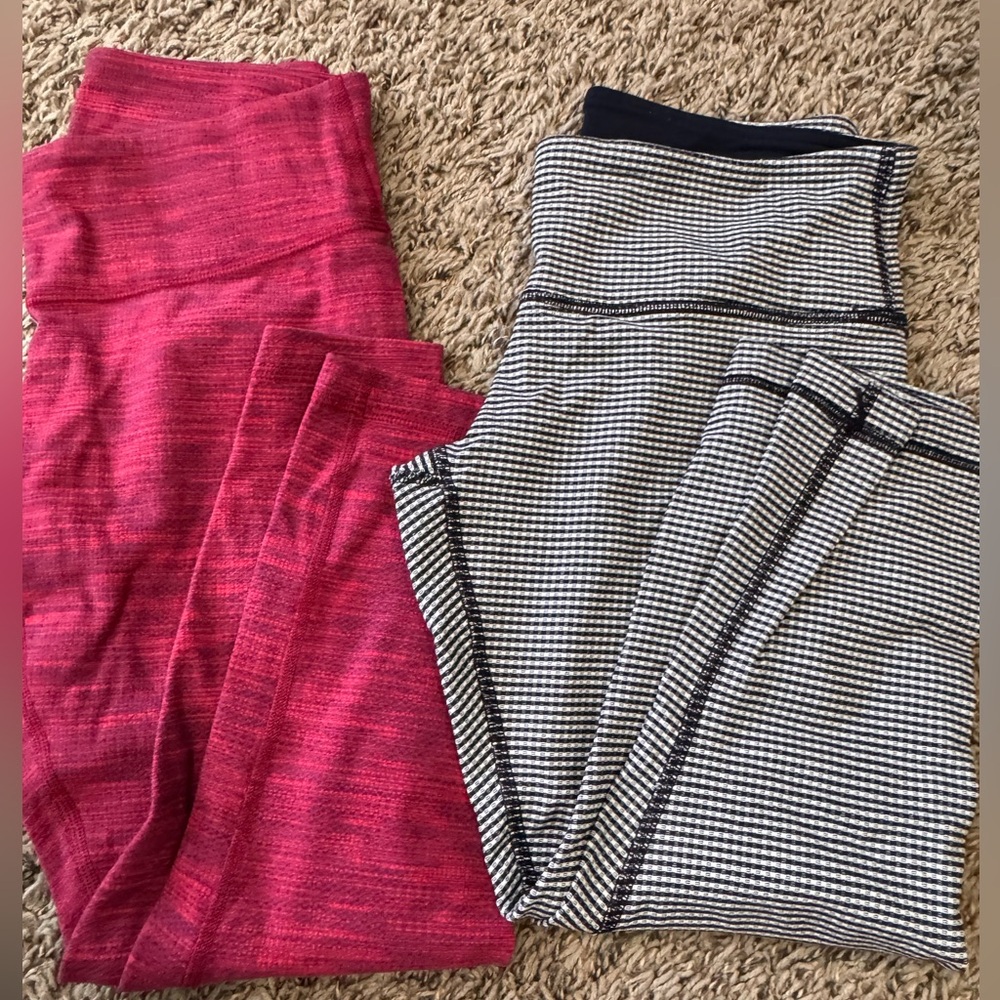 Lululemon set of Pink and navy checkered capri Leggings Set